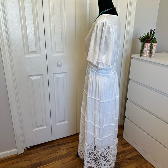 White Maxi Dress with Lace Detail Size PXL - Picture 3 of 10
